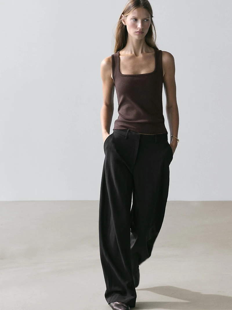 Sleeveless top with square neckline