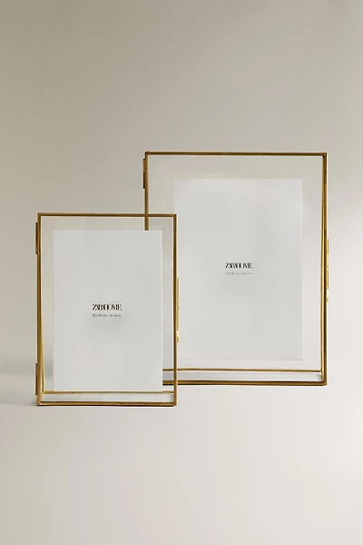 TRIANGULAR STRUCTURE PICTURE FRAME