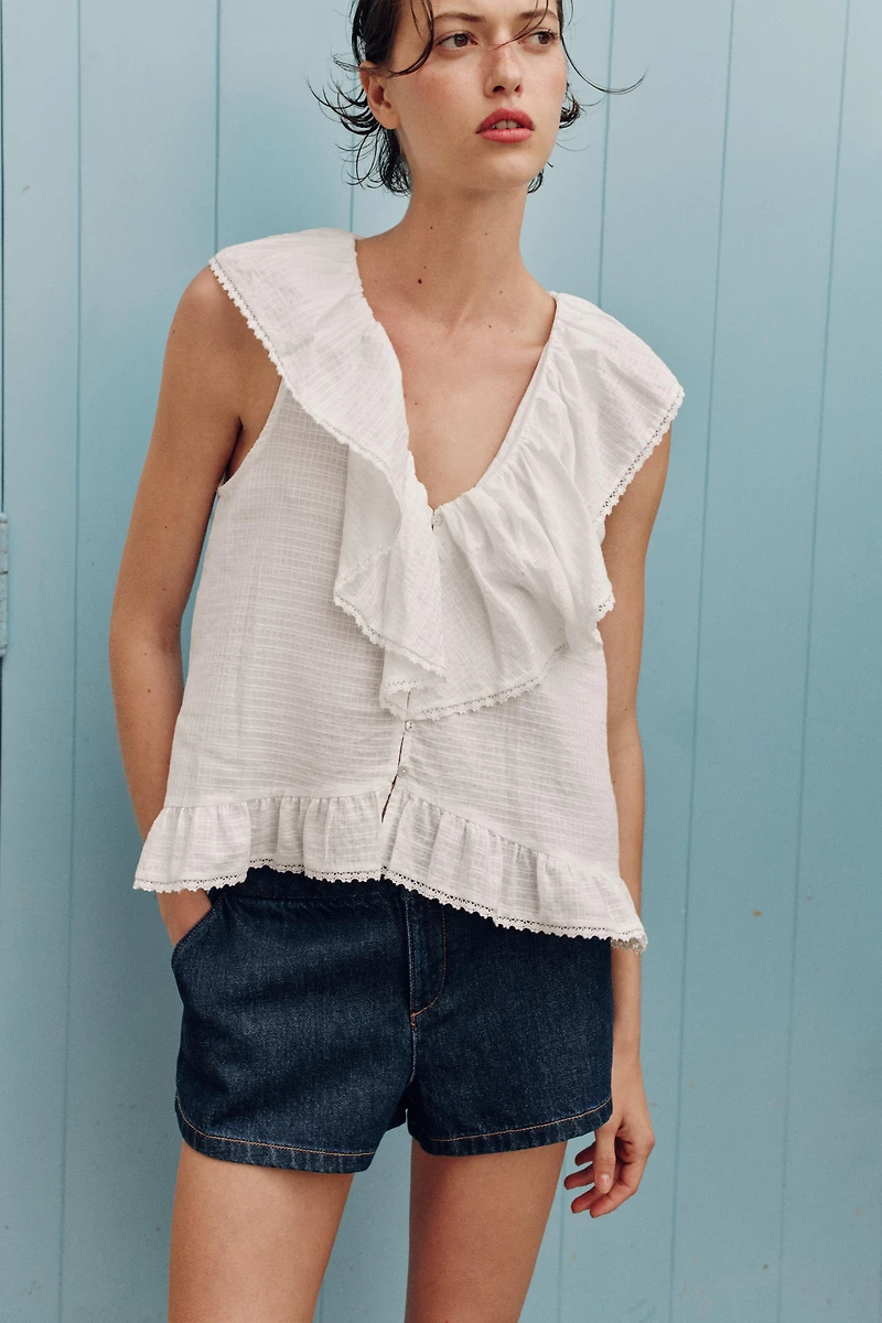 LACE TRIM RUFFLED BLOUSE