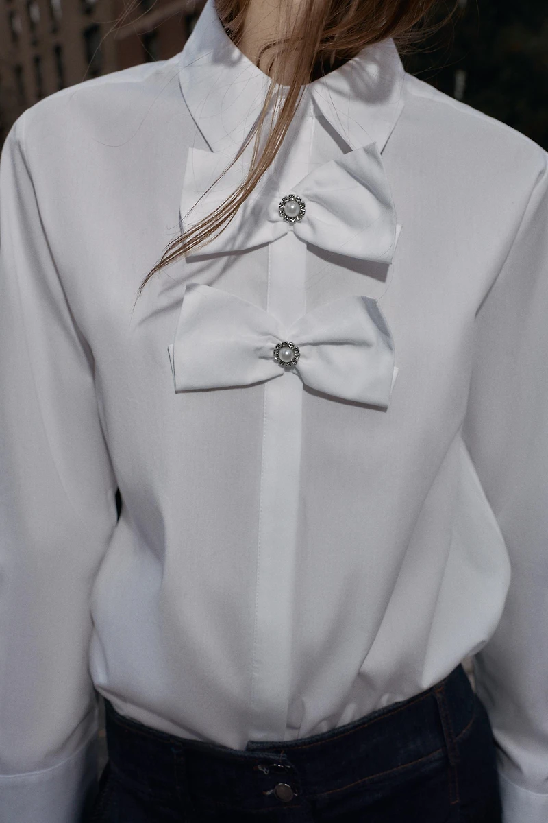 POPLIN SHIRT WITH TIES AND PEARLS