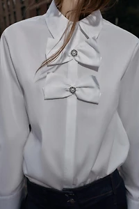 POPLIN SHIRT WITH TIES AND PEARLS