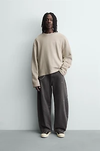 TEXTURED PRINT SWEATSHIRT