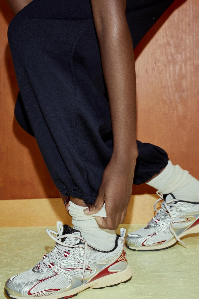 CONTRAST SNEAKERS