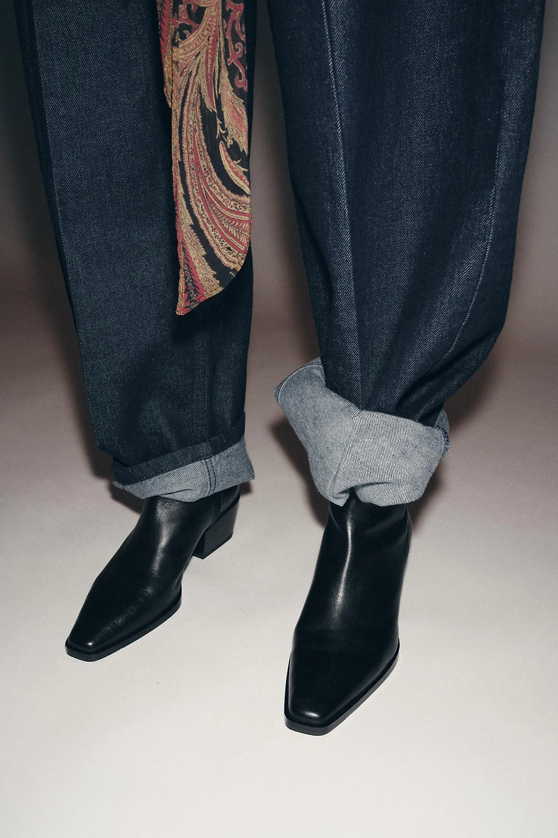 BOTTINES LARGES EN CUIR
