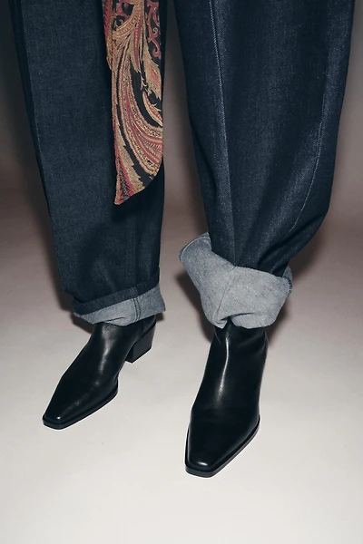 BOTTINES LARGES EN CUIR