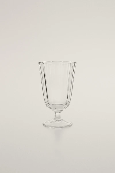 RAISED FACETED WINE GLASS