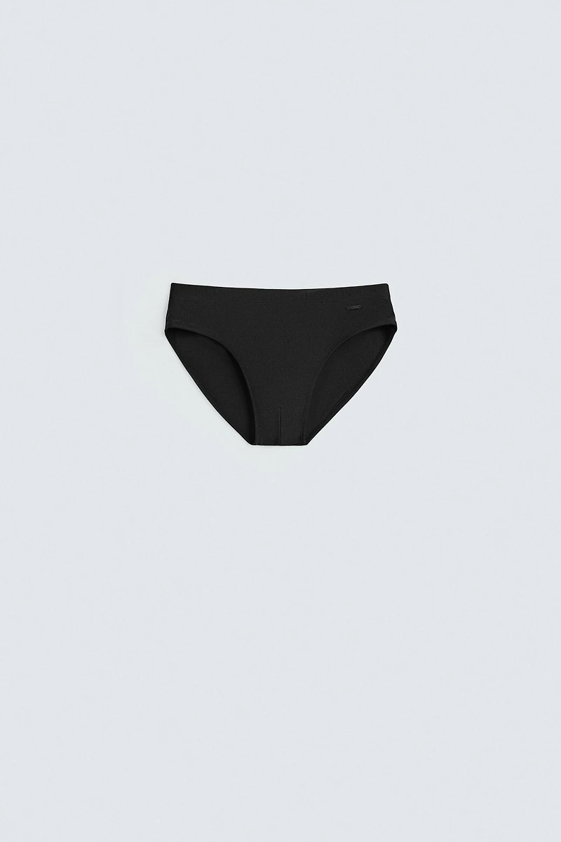 FITTED SWIM BRIEFS