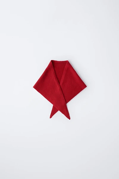 FOULARD TRIANGULAIRE EN MAILLE FINE