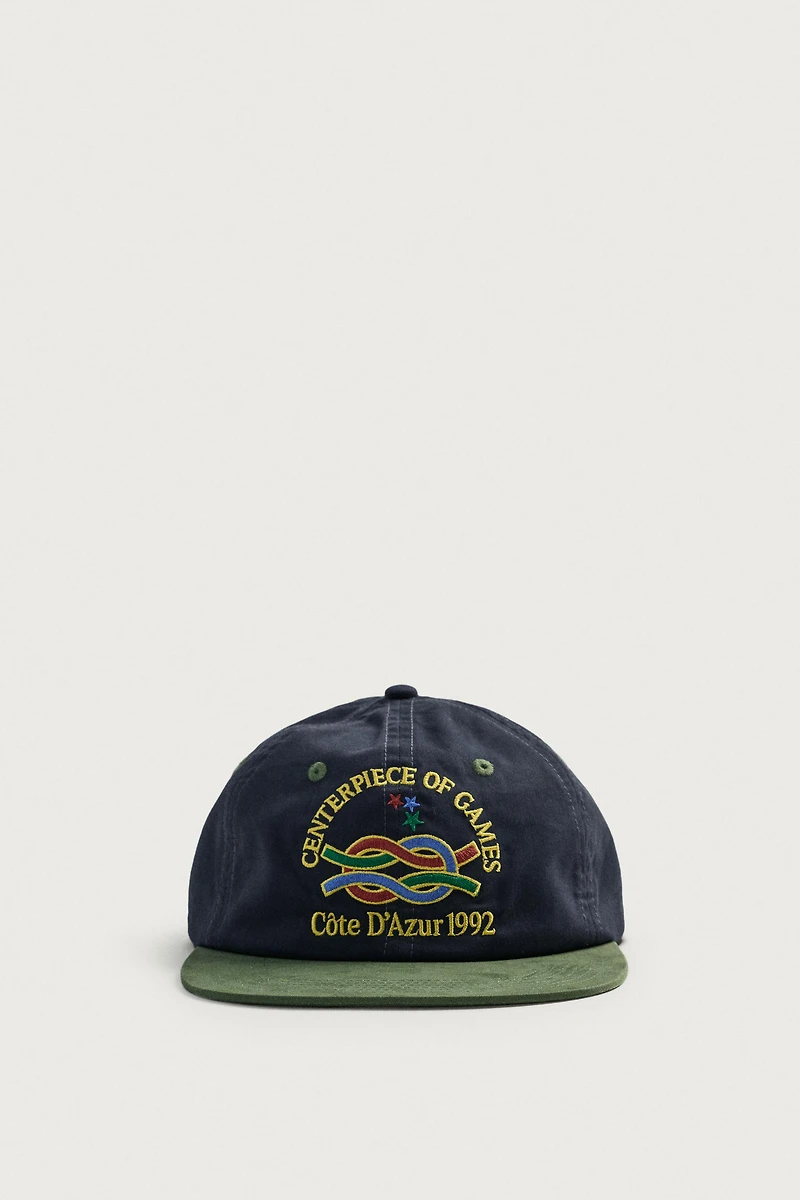 CASQUETTE À VISIÈRE PLATE BRODÉE