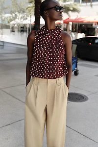 PANTALON À PINCES ET BAS REVERS