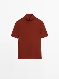 T-shirt à col montant et manches courtes