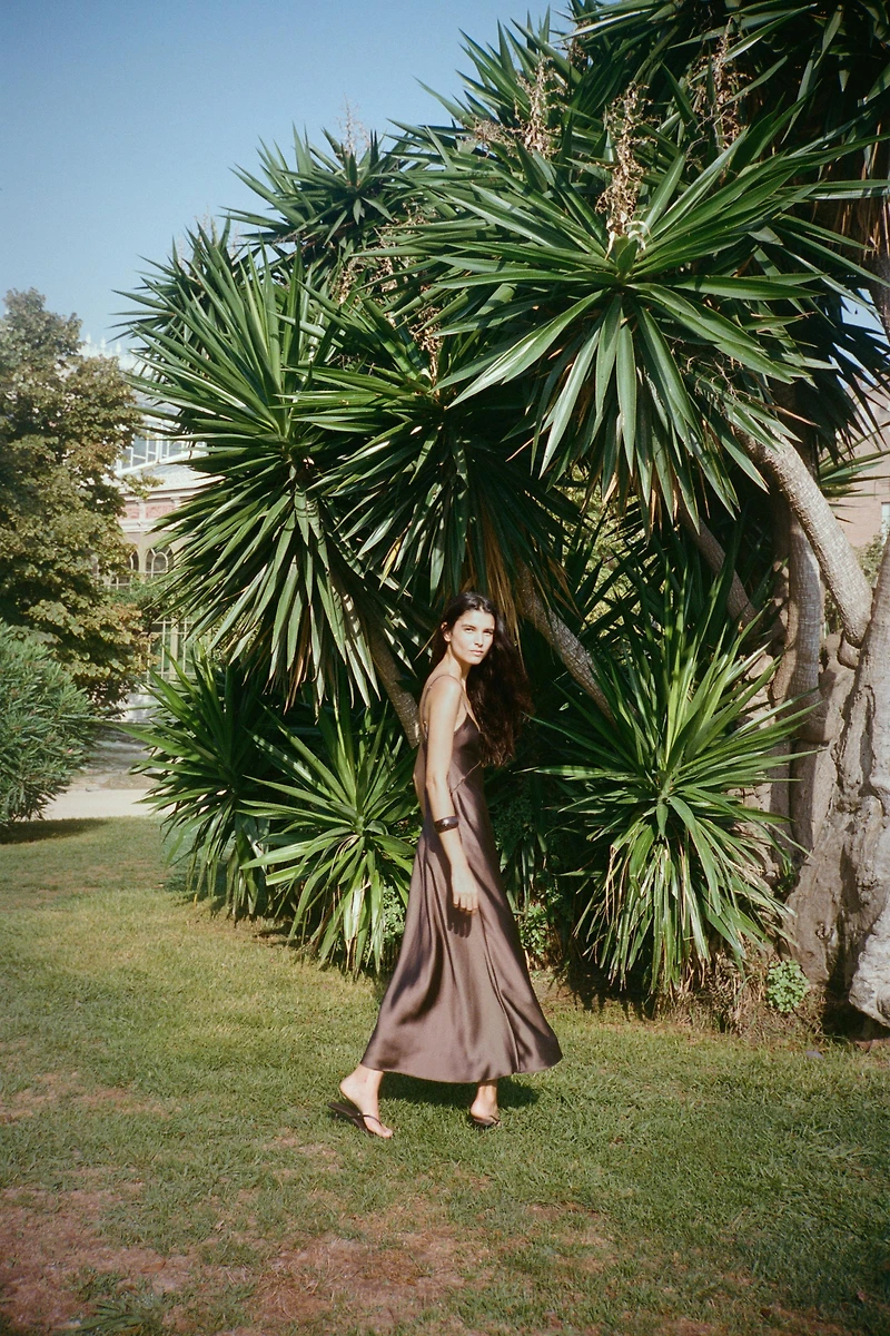 ROBE MIDI SATINÉE À FRONCES