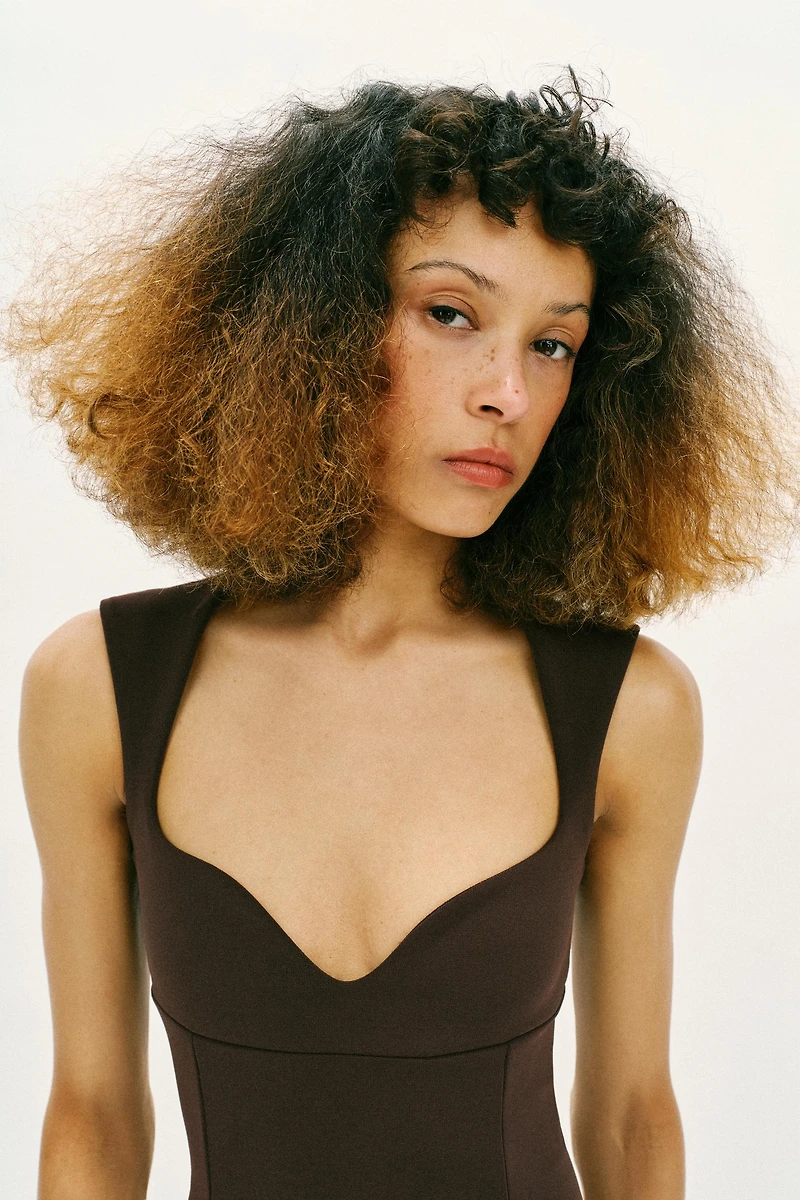 ROBE DÉCOLLETÉ EN CŒUR
