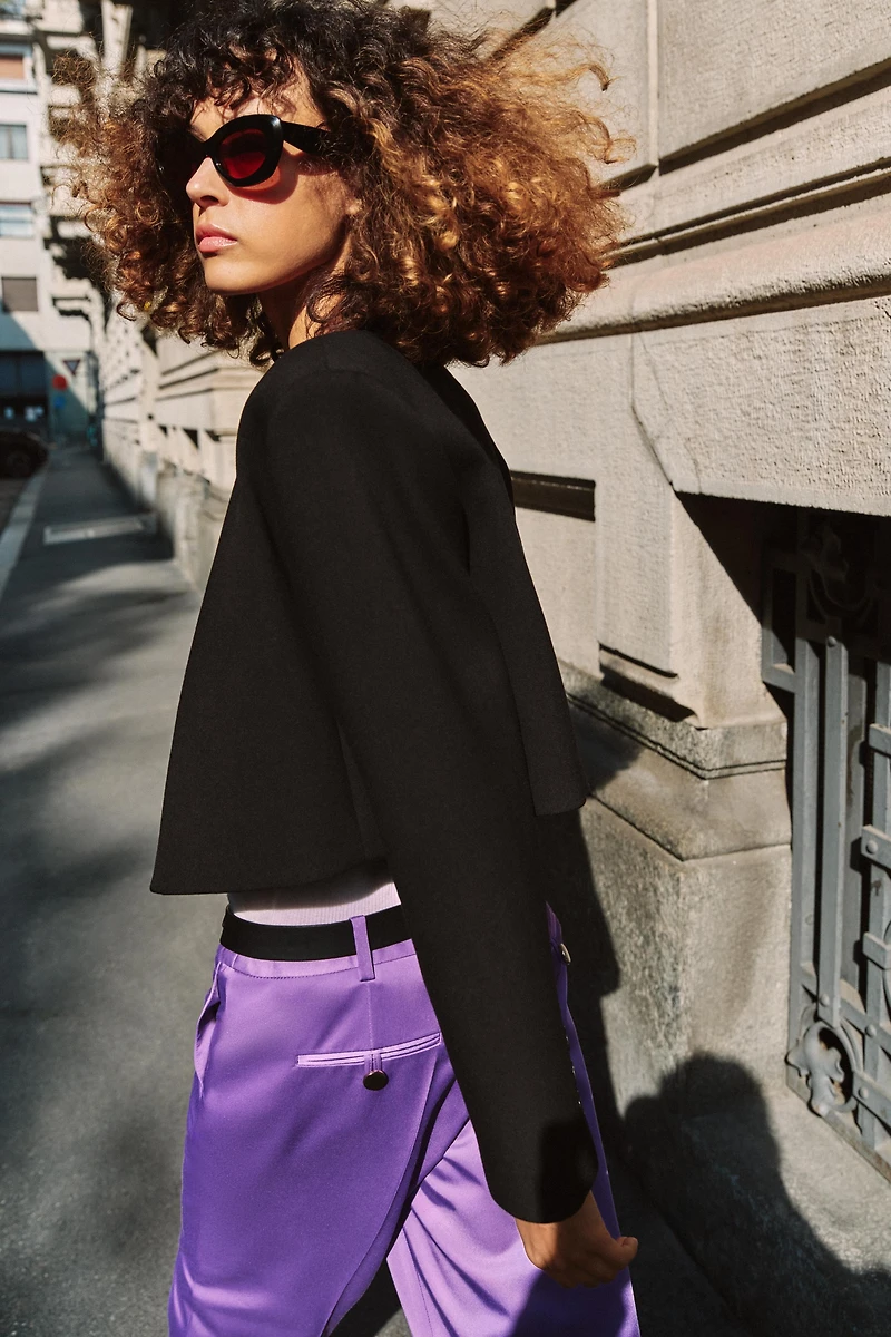 SHORT BLAZER WITH SHOULDER PADS