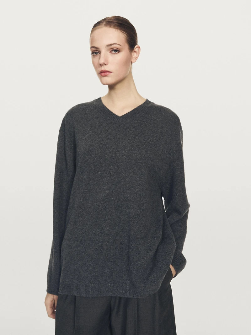 100% cashmere oversize V-neck sweater
