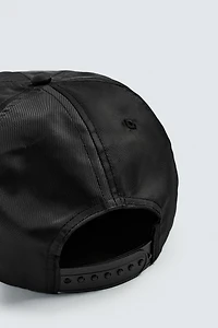 CASQUETTE À VISIÈRE PLATE BRODÉE