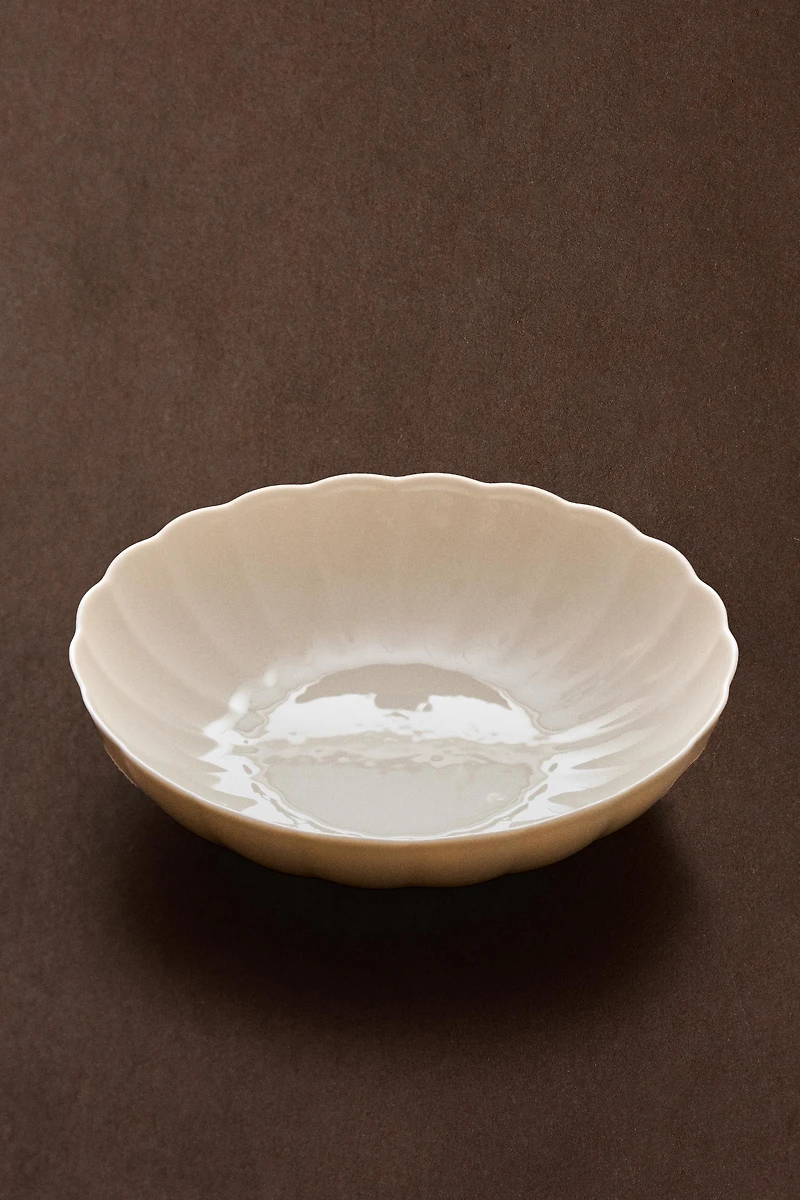 SCALLOPED PORCELAIN SALAD BOWL