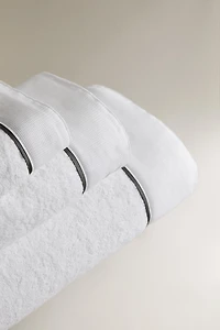 BATH TOWEL WITH PIQUÉ BAND