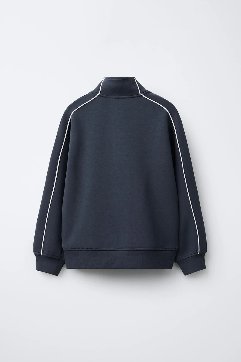 CONTRASTING TRIM TEXT SWEATSHIRT