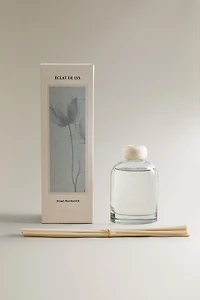 (8.45 oz) ÉCLAT DE LYS SCENTED REED DIFFUSER