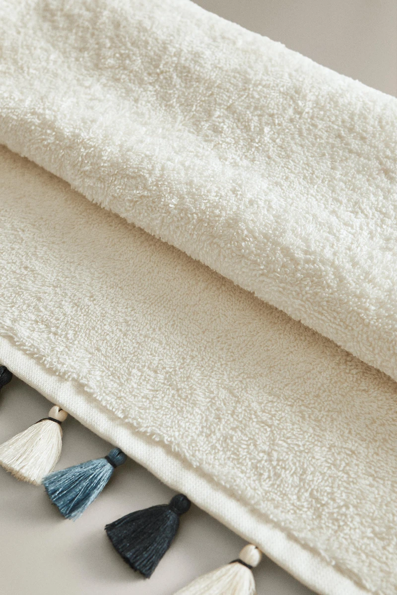 POMPOM BATH TOWEL