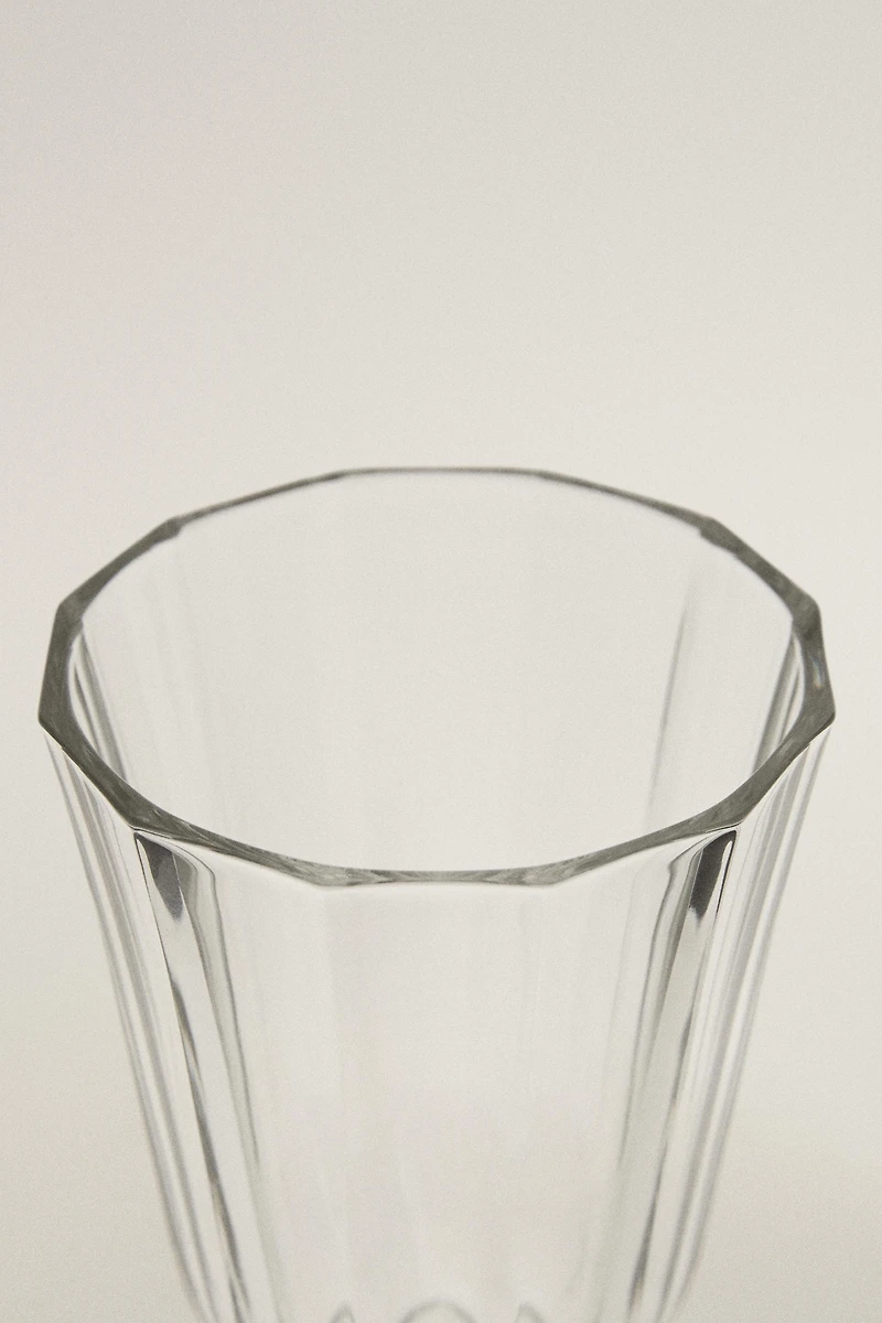 RAISED FACETED WINE GLASS