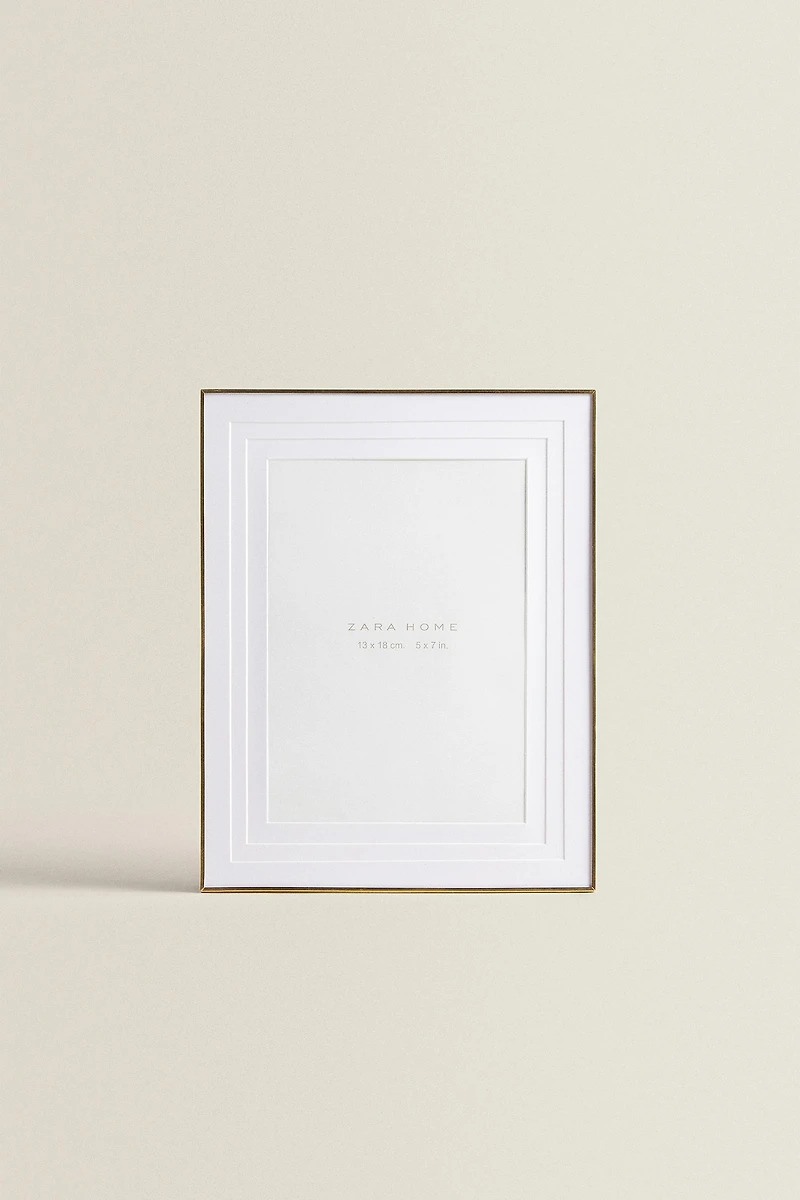 THIN METAL PICTURE FRAME