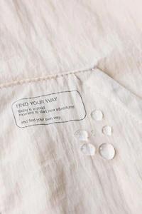 LIGHTWEIGHT HOODED RAINCOAT