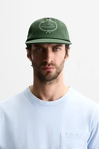 CASQUETTE DÉLAVÉE AVEC IMPRIMÉ COMBINÉ