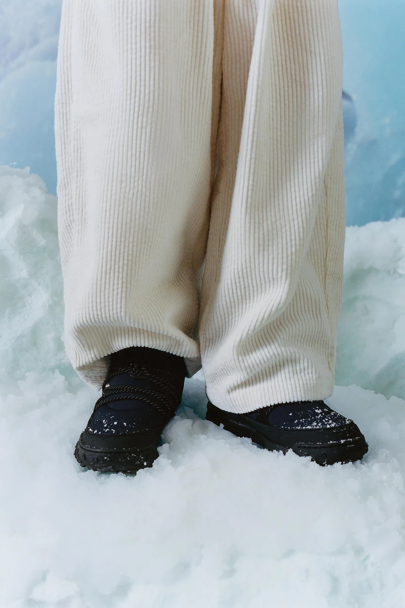 WATER REPELLENT SNOW BOOTS