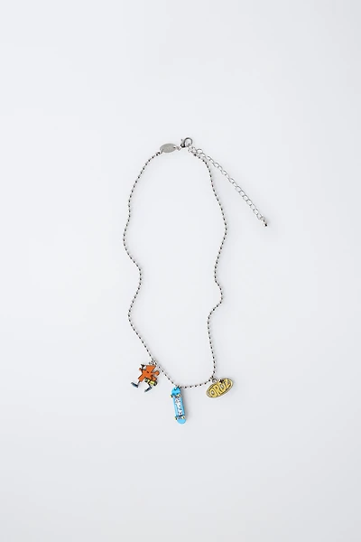 SHAPED PENDANT NECKLACE