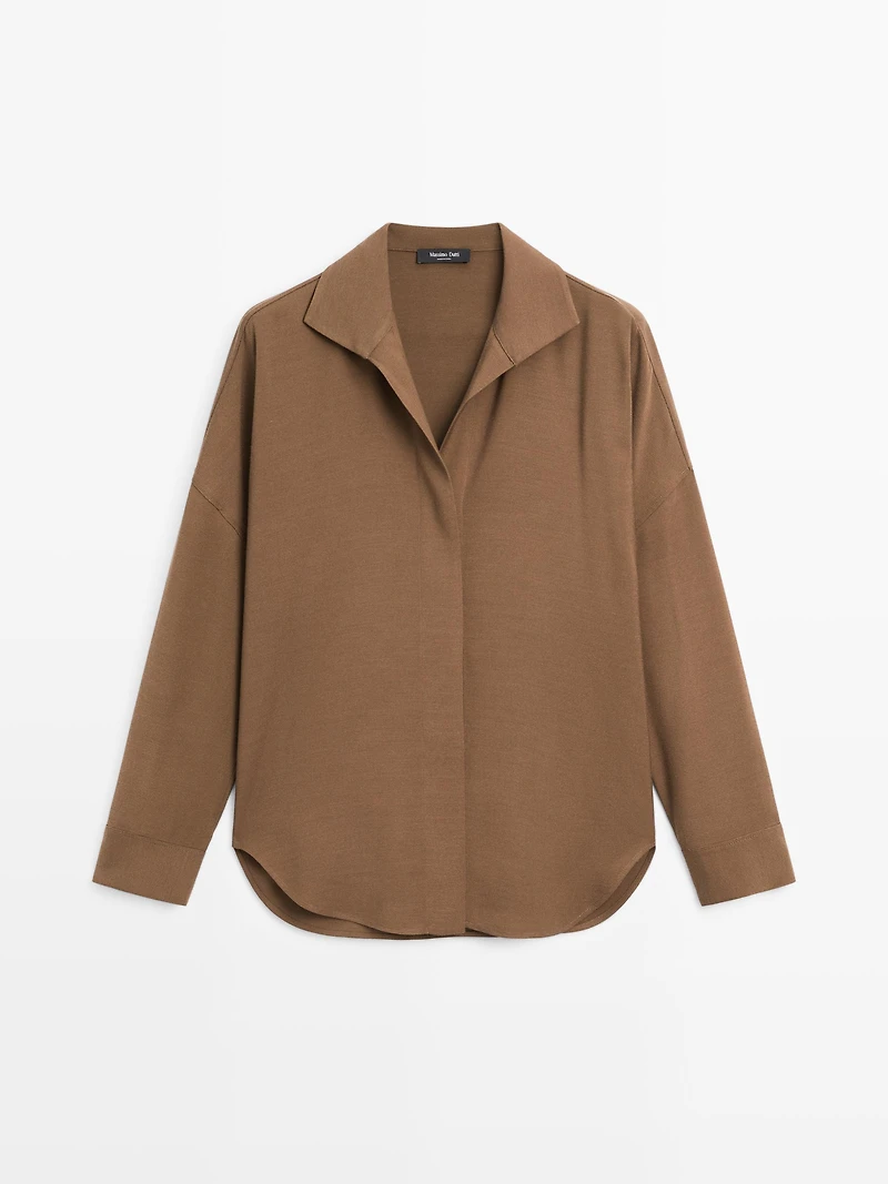 Flowing shirt with hidden buttons