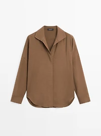 Flowing shirt with hidden buttons