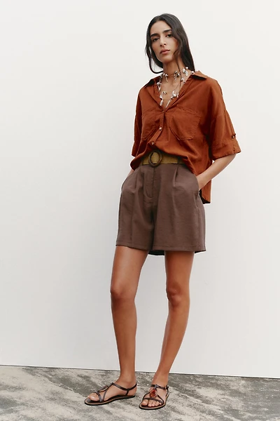 PLEATED BELT SHORTS