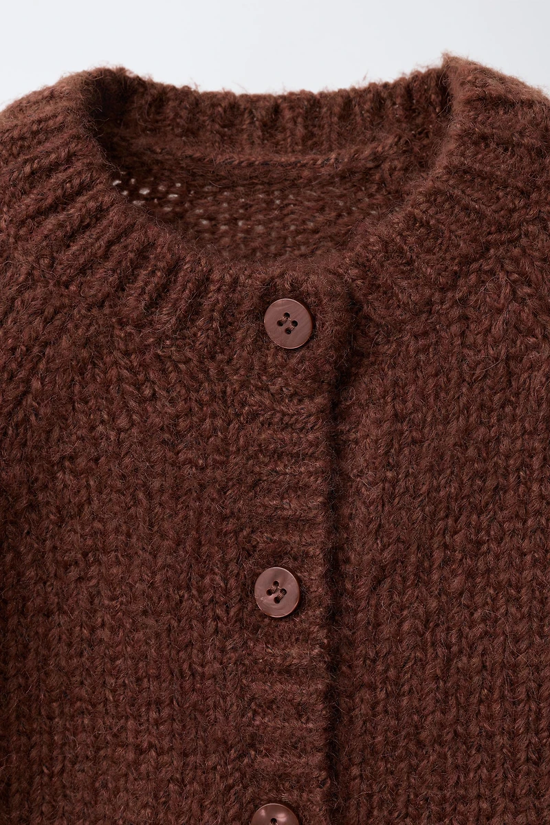 GILET EN MAILLE À FLEURS BRODÉES