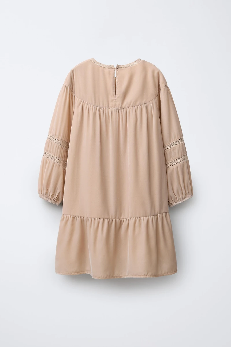 ROBE EN VELOURS À DENTELLE ET PAILLETTES