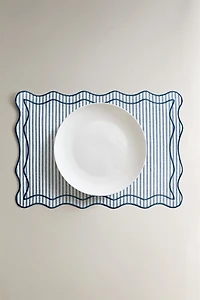 STRIPED SCALLOPED PLACEMAT