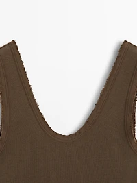 Top avec liseré effiloché en coton mélangé