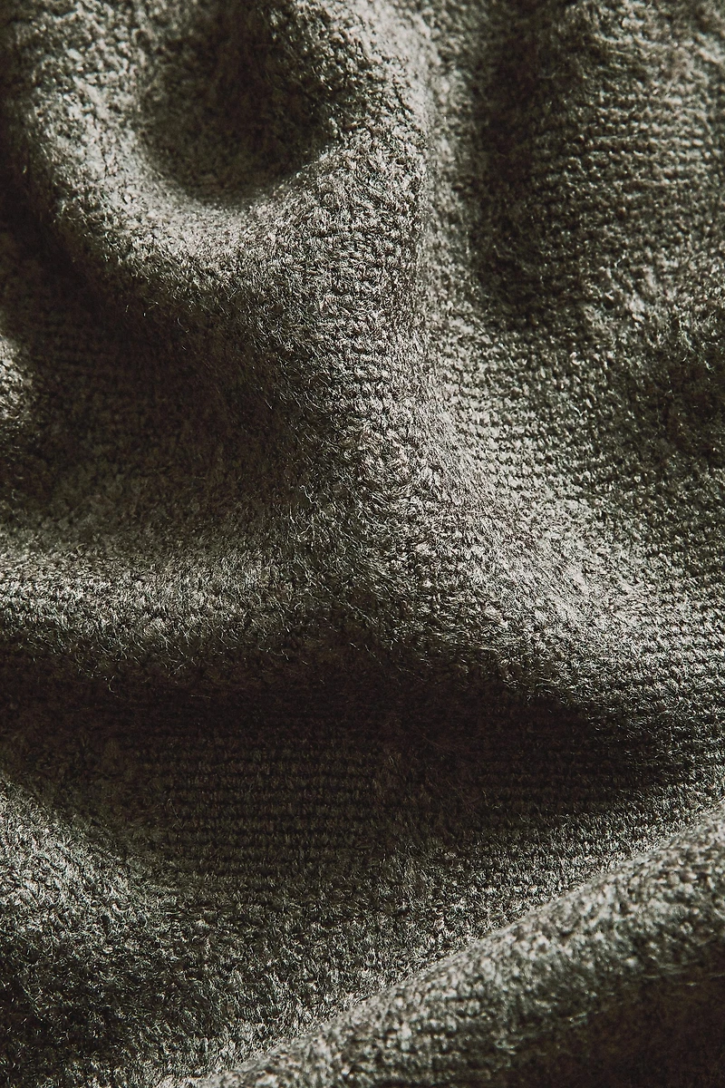 FLORAL JACQUARD BLANKET