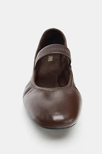 LEATHER BALLET FLATS WITH ELASTIC STRAP