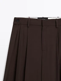 Flowing trousers with darts