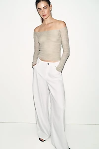 OFF-SHOULDER KNIT TOP