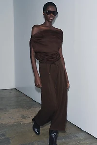 CUT-OUT KNIT SKIRT WITH BELT