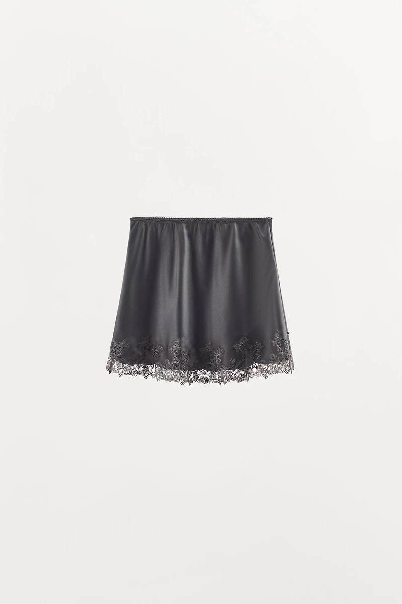 SATIN LACE MINI SKIRT