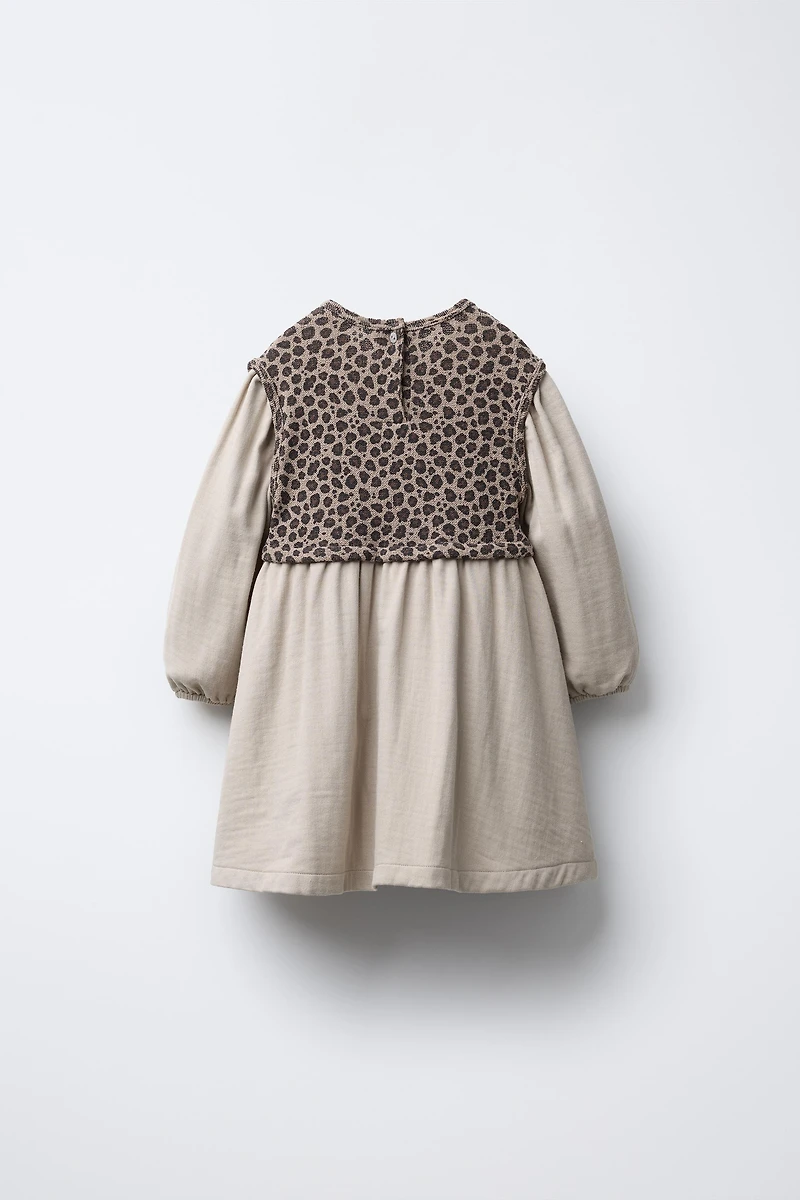 ROBE EN MATIÈRES VARIÉES À IMPRIMÉ