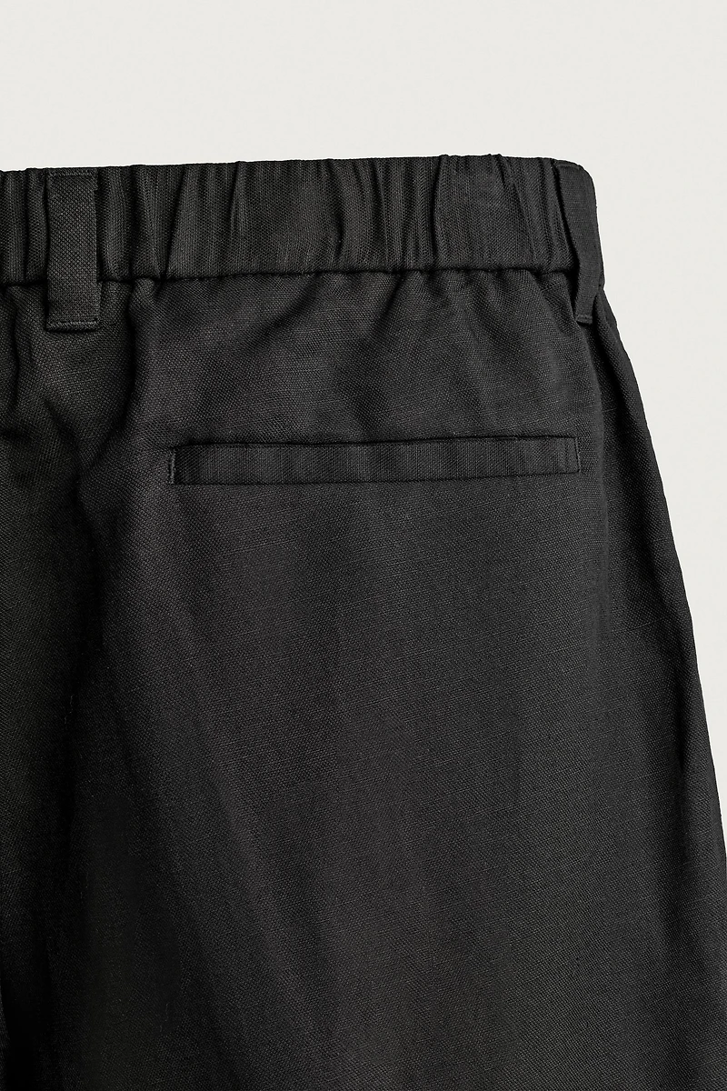 TEXTURED PLEATED SUIT SHORTS