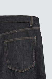 LOOSE FIT JEANS