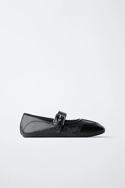 BUCKLE BALLET FLATS