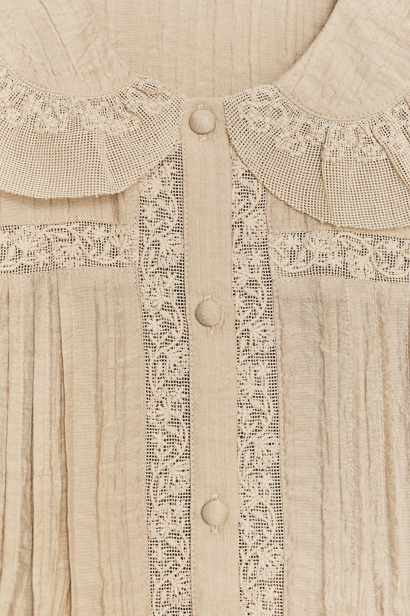 EMBROIDERED PETER PAN COLLAR SHIRT