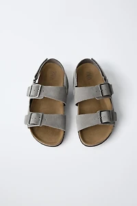 BUCKLE LEATHER SANDALS